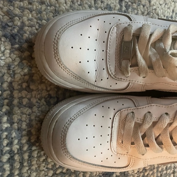 Used white Air Forces - Picture 2 of 5